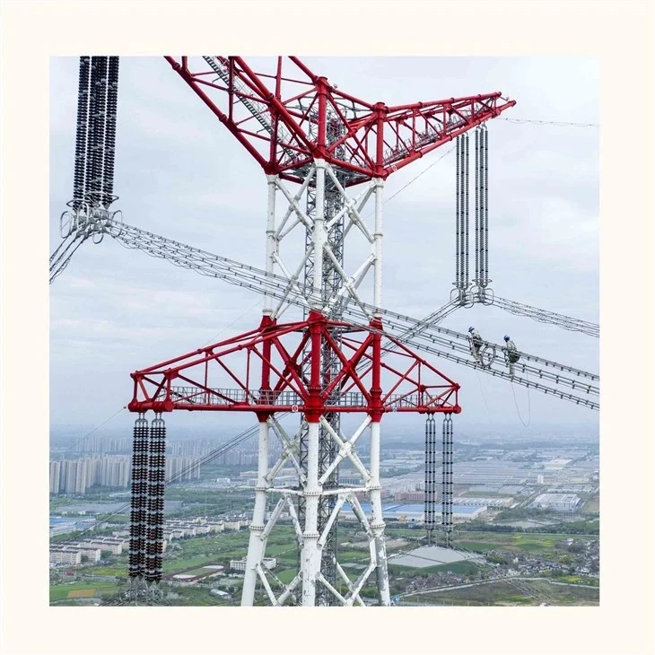 Tour de transmission en acier tubulaire